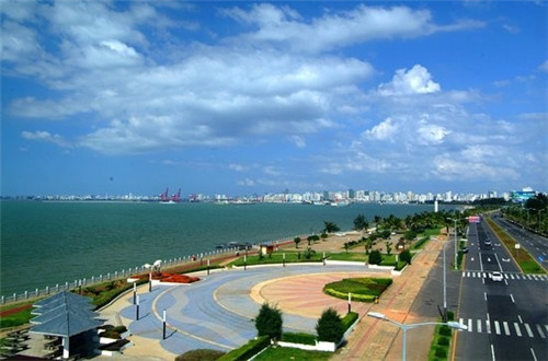 治多县旅行是跟团好还是自行好，当地旅游跟团